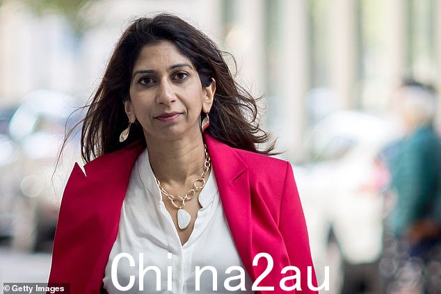 Suella Braverman 提出应该‘欢迎’奈杰尔·法拉奇加入党,引发了新一轮的崩溃” class=