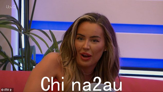 粉丝们确信这位前 TOWIE 明星在一次尴尬的冲突中‘冷落’了化妆师,然后他在欺骗化妆师” class=