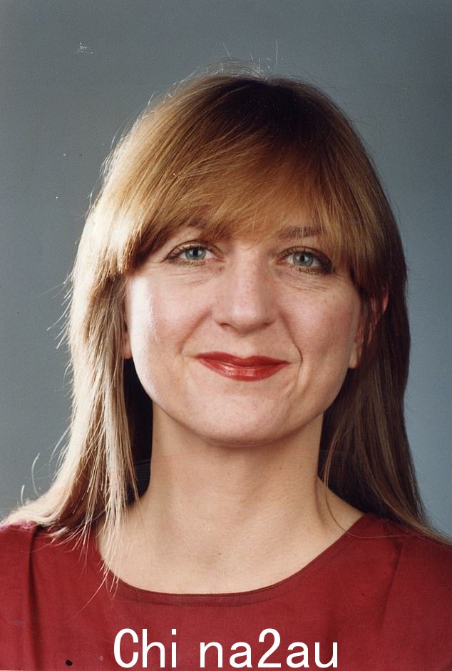 Corinna Honan 在科孚岛有过一次濒死体验,将其描述为“未经修饰的廉价地下室版本”