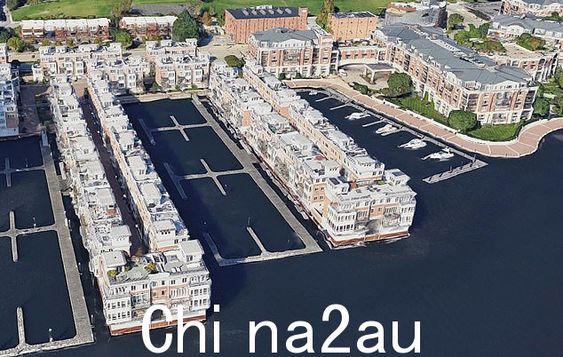 史派西在巴尔的摩的家位于该市的内港海港,拍卖时预计将吸引超过 560 万美元(430 万英镑)的出价