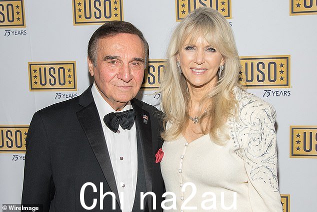 他于 2015 年 6 月与现任妻子 Alyse Best Muldoon 结婚。2016 年出现在纽约
