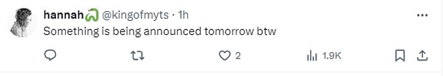 在 X 节目中,Swifties 表达了他们对泰勒决定在与她的名人朋友外出时再次佩戴这条项链的兴奋。