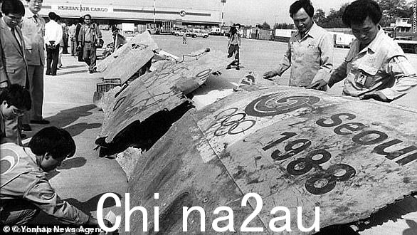 Kim 参与了 1987 年 11 月 29 日从巴格达飞往首尔的大韩航空 858 号航班的爆炸事件 - 机上所有人全部遇难
