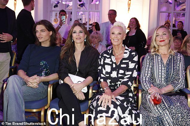 这群名人获得了前排的专属座位,以确保他们不会错过任何事情