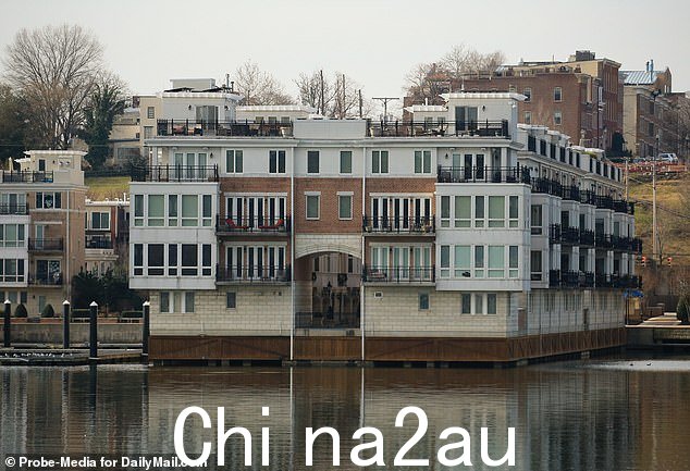 双料奥斯卡奖得主表示,由于数百万美元的律师费,他现在正处于破产边缘,并被迫出售巴尔的摩的房屋(如图)