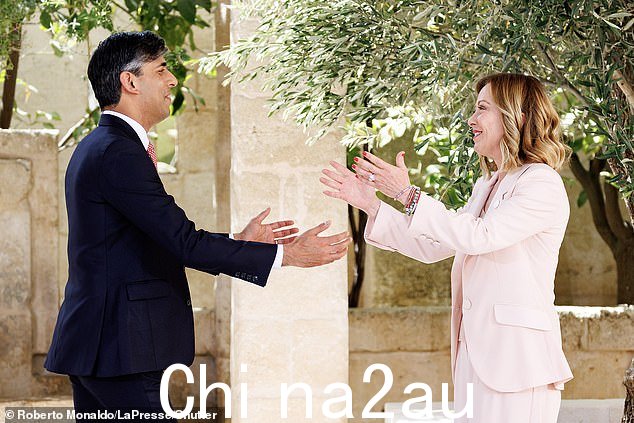 Sunak 和 Meloni 在意大利 G7 峰会上互相问候