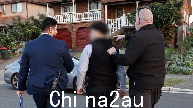 周四,在 Strike Force Dribs 行动中,五名男子被捕。图片:新南威尔士州警方。