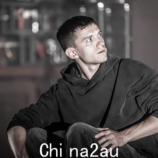 观看《罗密欧与朱丽叶》中的蜘蛛侠大块头汤姆·霍兰德(如图)的门票将花费您约 298 英镑