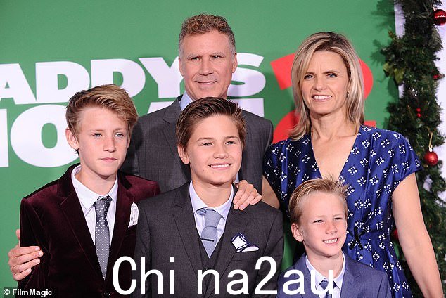 Ferrell 是三个儿子的父亲,他与妻子 Viveca Paulin(55 岁)、马格努斯 (Magnus)、马蒂亚斯 (Mattias),17 岁和阿克塞尔 (Axel),14 岁,照片拍摄于 2017 年