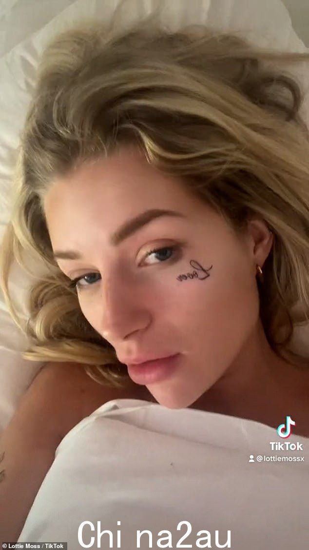 Lottie 之前分享了一段她纹身的视频,并承认她在晚上喝醉后醒来时身上有纹身,并警告她的追随者:“孩子们不要喝酒!” class=