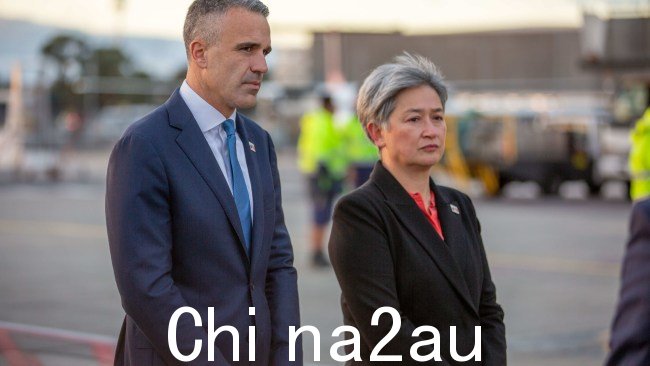 外交部长黄英贤提出了澳大利亚担任中国总理时面临的首要问题李强抵达南澳大利亚。图片:NewsWire / Ben Clark