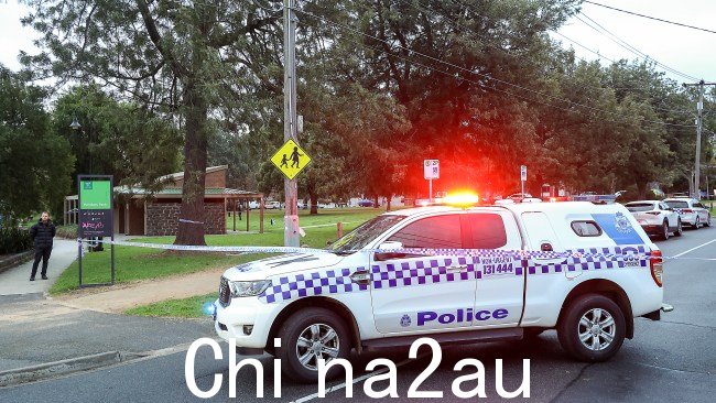 警方和 SES 已经封锁了今天下午发生枪击事件的桑伯里 Penders 公园。图片:Ian Currie/澳大利亚新闻集团。
