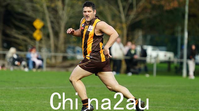 布兰登·费沃拉 (Brendon Fevola) 在海德堡西队对阵菲茨罗伊星队的比赛中攻入 6 个进球