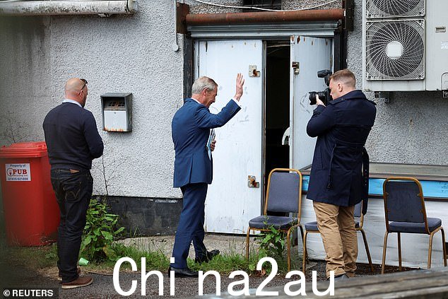 Farage 先生今天下午抵达 Merthyr Tydfil 启动“合同”