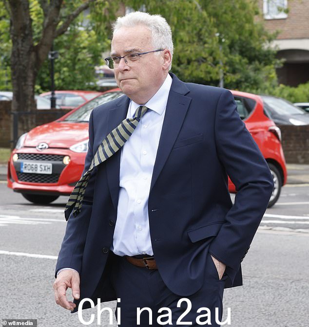 Fern Britton 的跟踪者 James Haviland,63 岁,今天抵达法庭,随后被判十年限制令