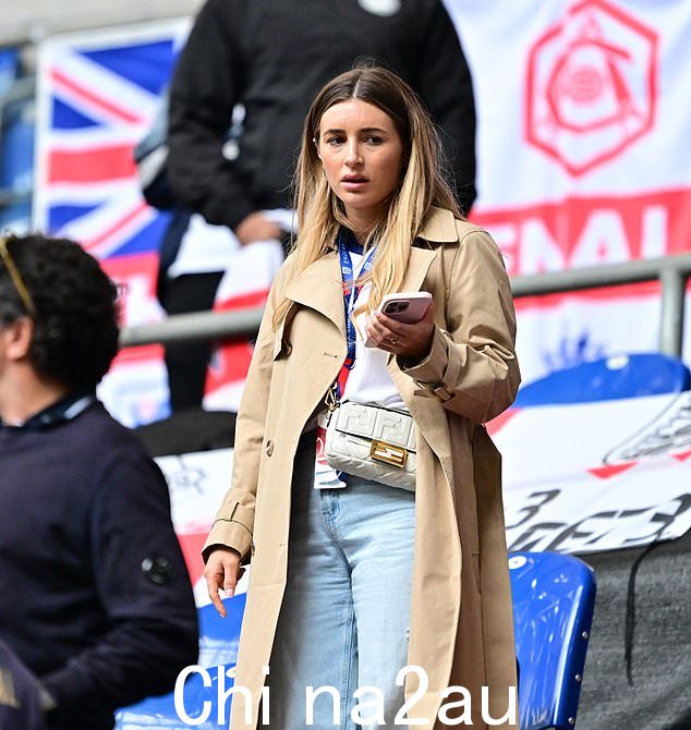 英格兰队在三狮军团的揭幕战中显得有些沮丧。图为丹尼·戴尔 (Dani Dyer),他正在与西汉姆联队的贾罗德·鲍文 (Jarrod Bowen) 约会
