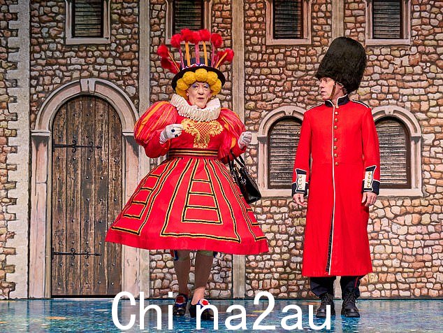 《鹅妈妈》哑剧,由伊恩·麦凯伦 (Ian McKellen) 饰演鹅妈妈,约翰·毕肖普 (John Bishop) 饰演维克·古斯 (Vic Goose),将于 2022 年在布莱顿皇家剧院上演