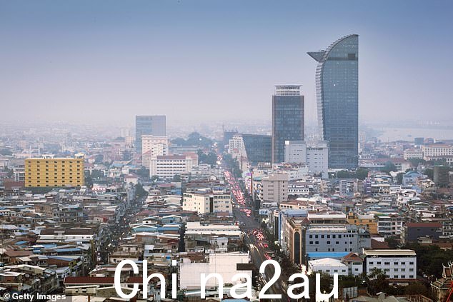 医院:爱丽丝入住的岛上宾馆的老板好心安排她乘坐渡轮和私家车直达柬埔寨首都金边的医院(如图)