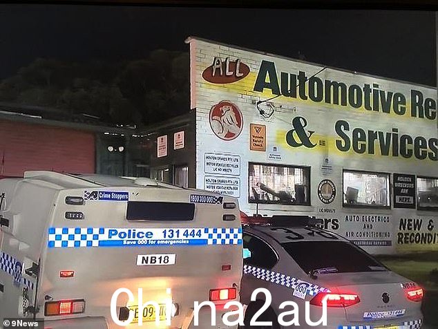 星期三晚上克罗默南溪路建筑工地外的警察
