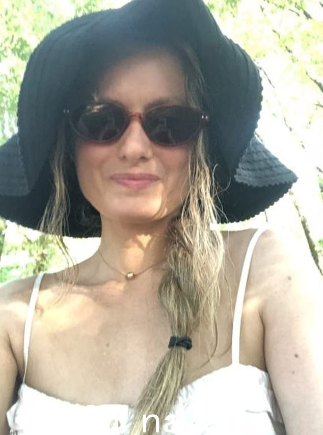 阴谋理论家 Natacha Rey(如图)声称布丽吉特·马克龙生来就是个男人