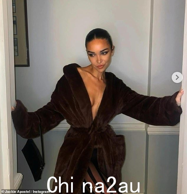 Jackie 的 Instagram 帐户上到处都是歌手的精彩照片