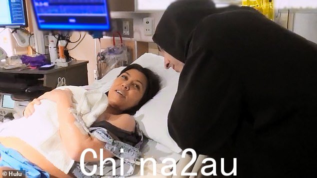 考特尼·卡戴珊 (Kourtney Kardashian) 和她的丈夫特拉维斯·巴克 (Travis Barker) 终于在最新一集的《卡戴珊姐妹》中迎来了他们的宝贝儿子洛基 (Rocky),粉丝们还可以一睹这一切的幕后花絮。漫长而多事的分娩