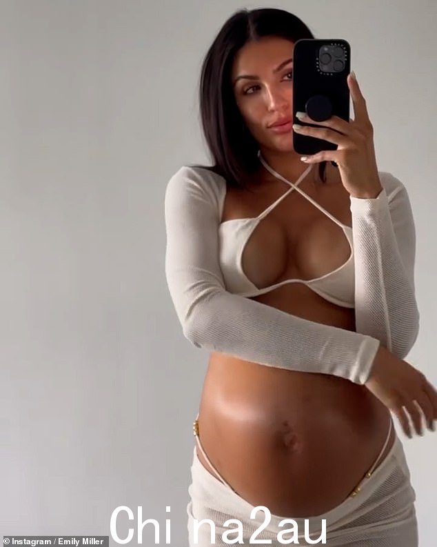 这位 30 岁的热辣明星在 Instagram 上透露,她现在已经怀孕 40 周,准备随时与 Cam Holmes 一起迎接她的男婴