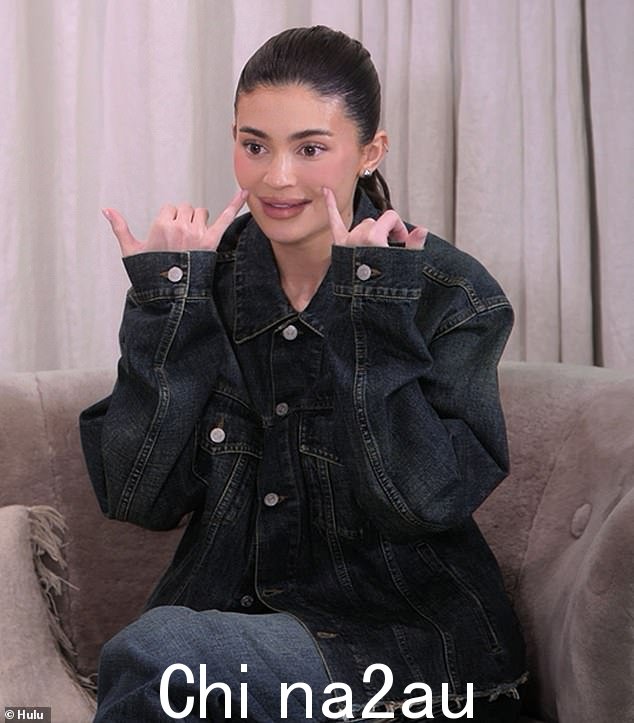 粉丝指出她受伤了对角线穿过她丰满的脸颊,他们说这可能表明使用了过多的填充物