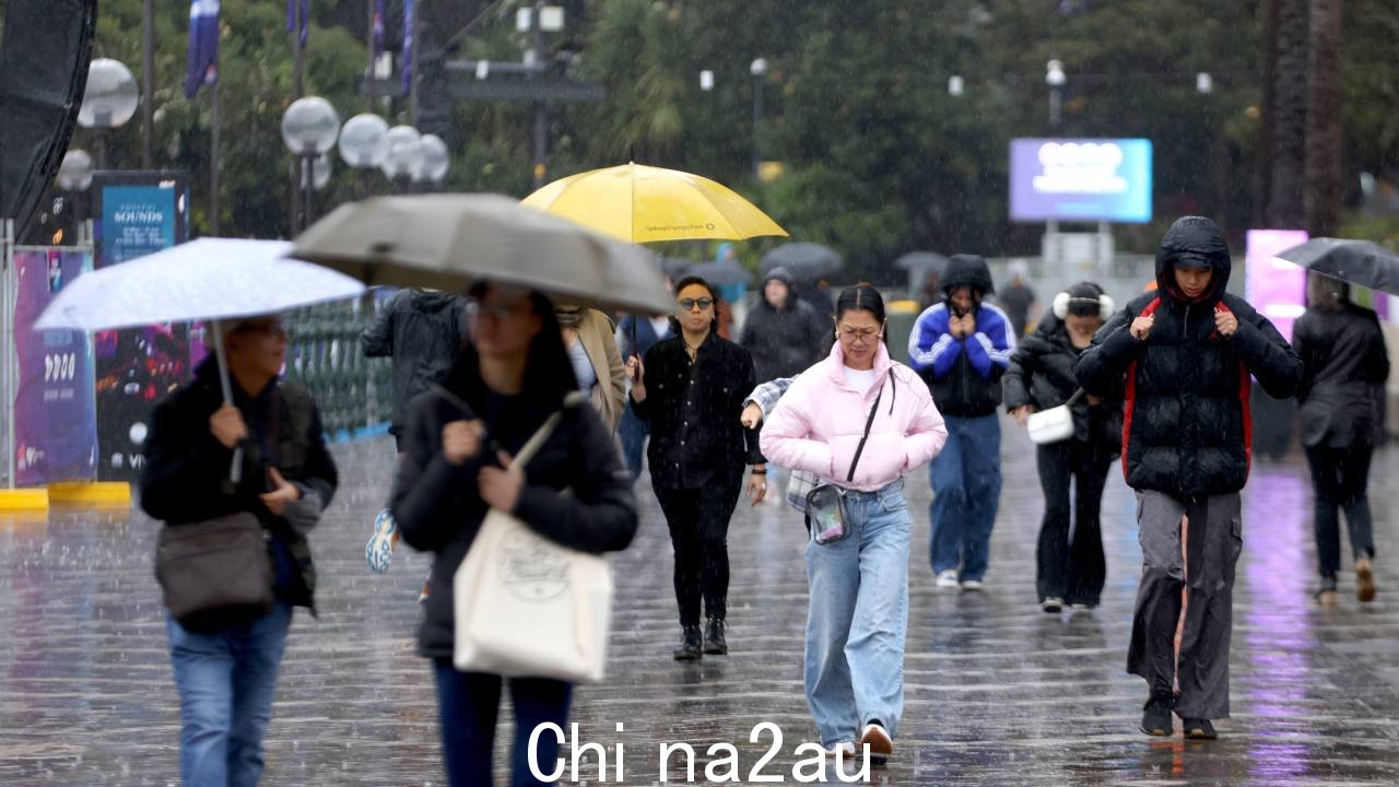 悉尼人预计周六会有大量降雨,因为低压区会给新南威尔士州海岸线带来阵雨。图片:NewsWire / Damian Shaw