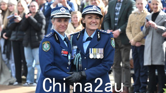 NSW警督艾米·斯科特 (Amy Scott) 于四月份在 Westfield Bondi Junction 射杀了持刀歹徒乔尔·考奇 (Joel Cauchi),并结束了他的致命刺杀狂潮,她获得了特别勇敢奖。图片:POOL/NewsWire/Mick Tsikas