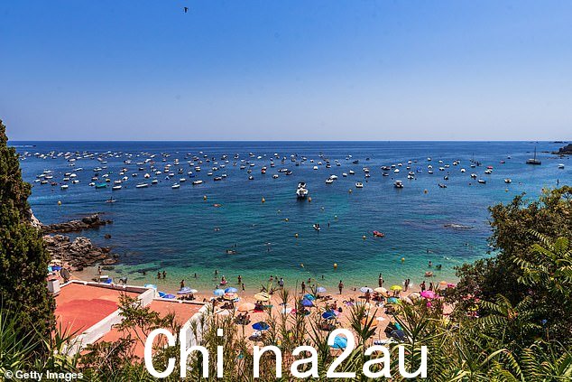 文件图像显示西班牙布拉瓦海岸卡莱利亚德帕拉弗鲁赫尔镇的海滩视图