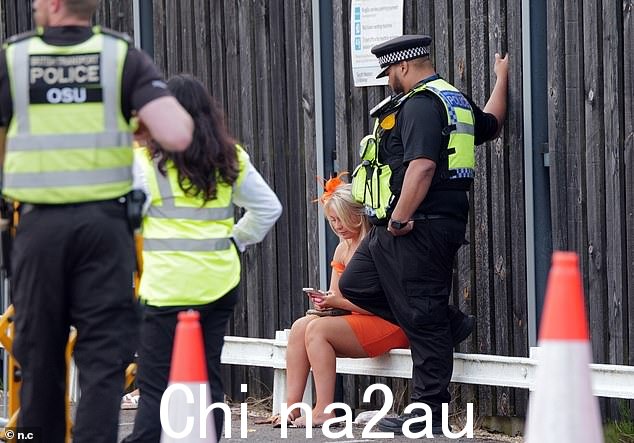 当赌徒回家时,警察被发现在阿斯科特火车站附近