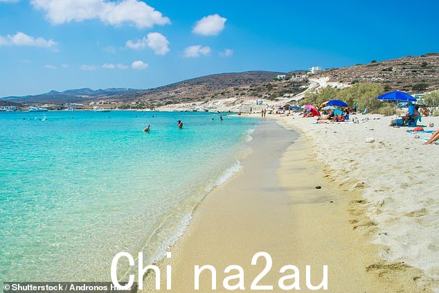 基莫洛斯岛上的普拉萨海滩(上图)是“爱琴海最美丽的海滩”