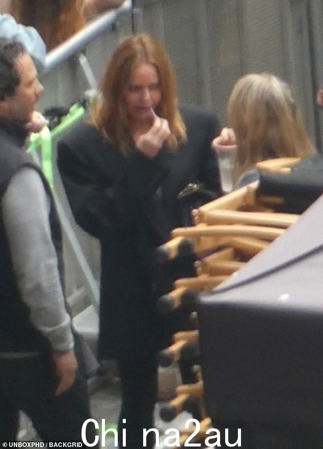 52 岁的时尚传奇 Stella McCartney 也被拍到出席音乐会