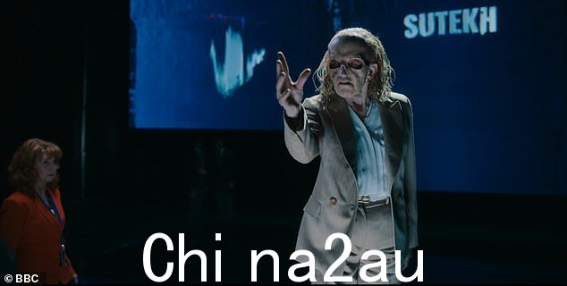 在令人震惊的悬念中,跟踪博士旅行的神秘女子只不过是上帝游戏中的棋子