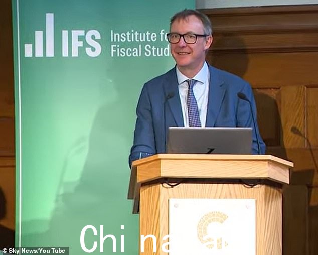 IFS 主任 Paul Johnson 声称,无论哪一方在 10 天后掌权,在增税、减税还是增加债务之间做出选择都是一个“三难困境”” class=