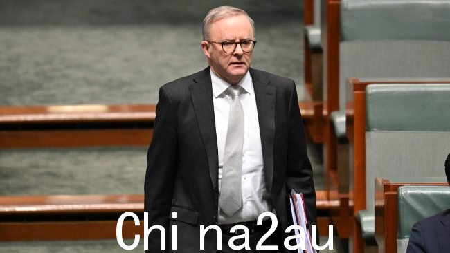 安东尼总理在发布与澳大利亚音乐家 Budjerah 和 Lime Cordiale 的自拍照后,Albanese 被社交媒体评论者称为“历史上最脱离实际的总理”。图片:NewsWire/Martin Ollman