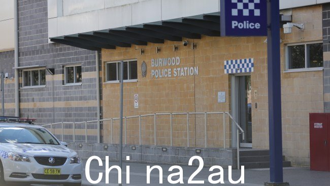 这名 42 岁男子被捕并被带到 Burwood 警察局。图片:Christian Gilles/澳大利亚新闻集团