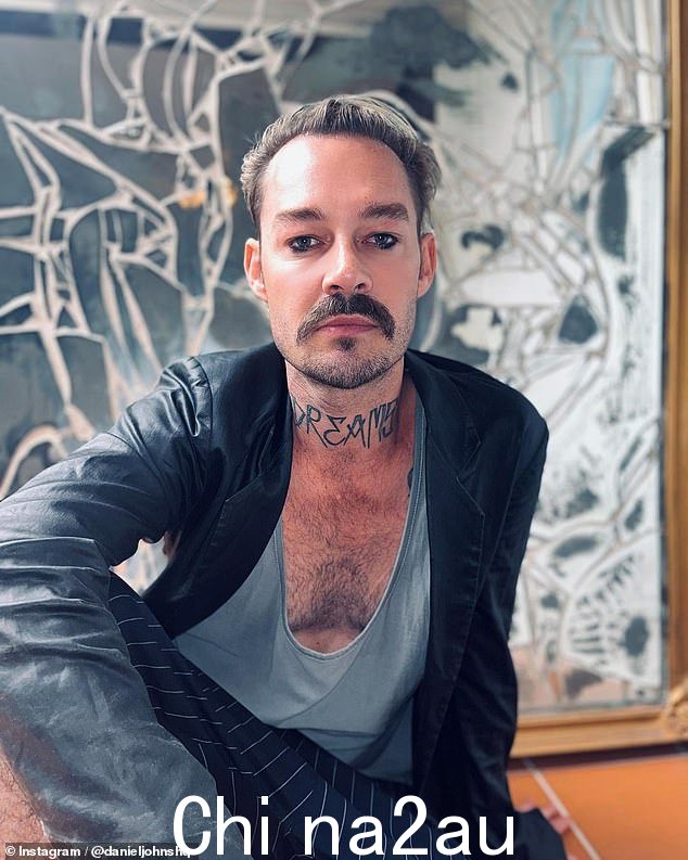 Daniel Johns,45 岁(如图)本周错过了 224 万美元的发薪日,因为他被迫将价值数百万美元的 Merewether 从拍卖中撤回家