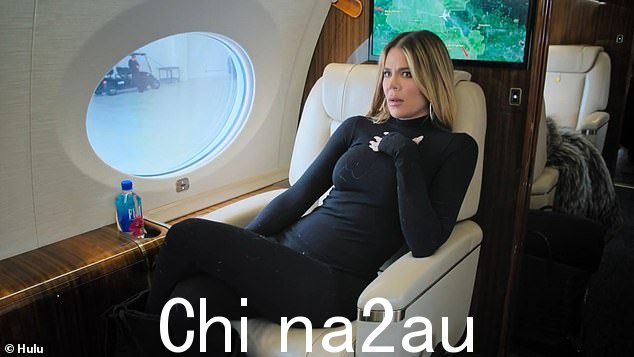 凯莉补充道,“昨晚甚至睡不着”,正如肯德尔所说,“凯莉,你甚至把它放到宇宙中的事实是最奇怪的事情之一,”而科勒同意,“这是一件可怕的事情” class=