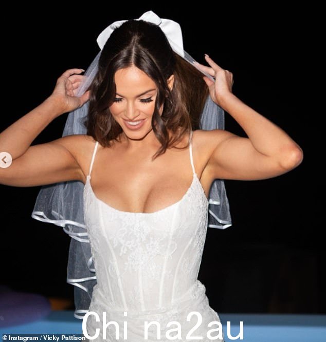 在 E4 上首映的两部分真人秀特别节目中,《Vicky Pattison:目的地婚礼》将跟随 Vicky 经历情感过山车,因为她正在为与 Ercan 的誓言做准备