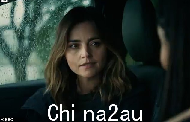这位女演员在这部四集剧中调查失踪人员案件,这有可能解开她自己神秘的过去,《龙之屋》的汤姆·格林-卡尼似乎扮演剧中可怕的恶棍