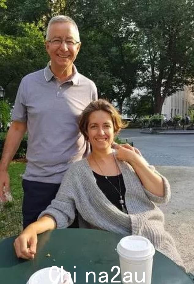 他身后留下了他的妻子卡罗琳、他的女儿凯特(与他合影)、他的儿子本和他的五个孙子