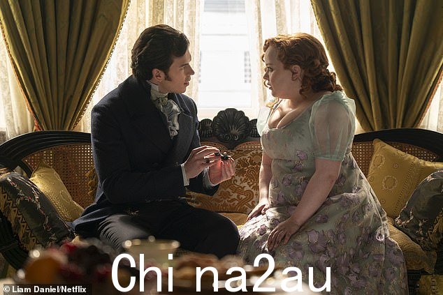 该节目根据美国作家 Julia Quinn 的书籍改编,自 2020 年圣诞节首播以来,一直是流媒体服务上最成功的节目之一
