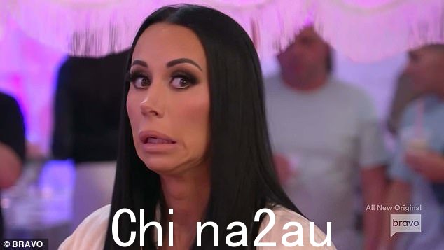 Rachel Fuda 在因 Jenn 继续谈论她的丈夫而感到不安后愤然离开