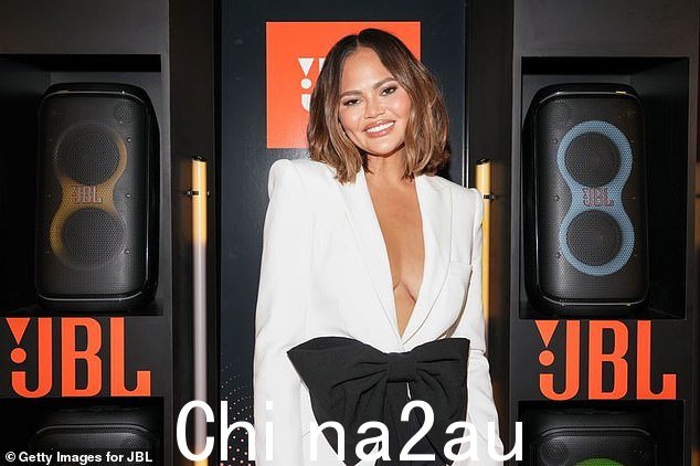 在再次登上《体育画报》泳装特刊封面后,克丽丝·泰根现在透露了她希望下一期封面女郎是谁。