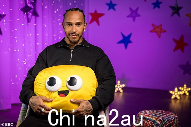一级方程式传奇人物刘易斯·汉密尔顿 (Lewis Hamilton) 是加入 CBeebies Bedtime Story 的最新明星,他将在周三鼓励孩子们“梦想远大”