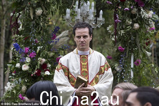 亚马逊高管“拆散”了菲比·沃勒-布里奇广受好评的《伦敦生活》第二季,并“要求”她在开拍前几天重新扮演安德鲁·斯科特” class=