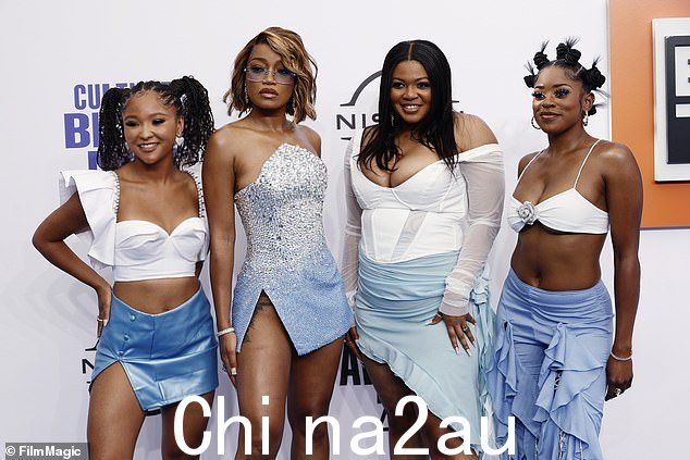Divagurl 的 Monét、Keke、Sade 和 Lashay 在洛杉矶 BET 颁奖典礼上合影留念