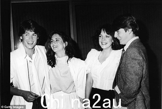 L-R:1982 年的演员罗布·劳、梅丽莎·吉尔伯特、米歇尔·梅林克和汤姆·克鲁斯